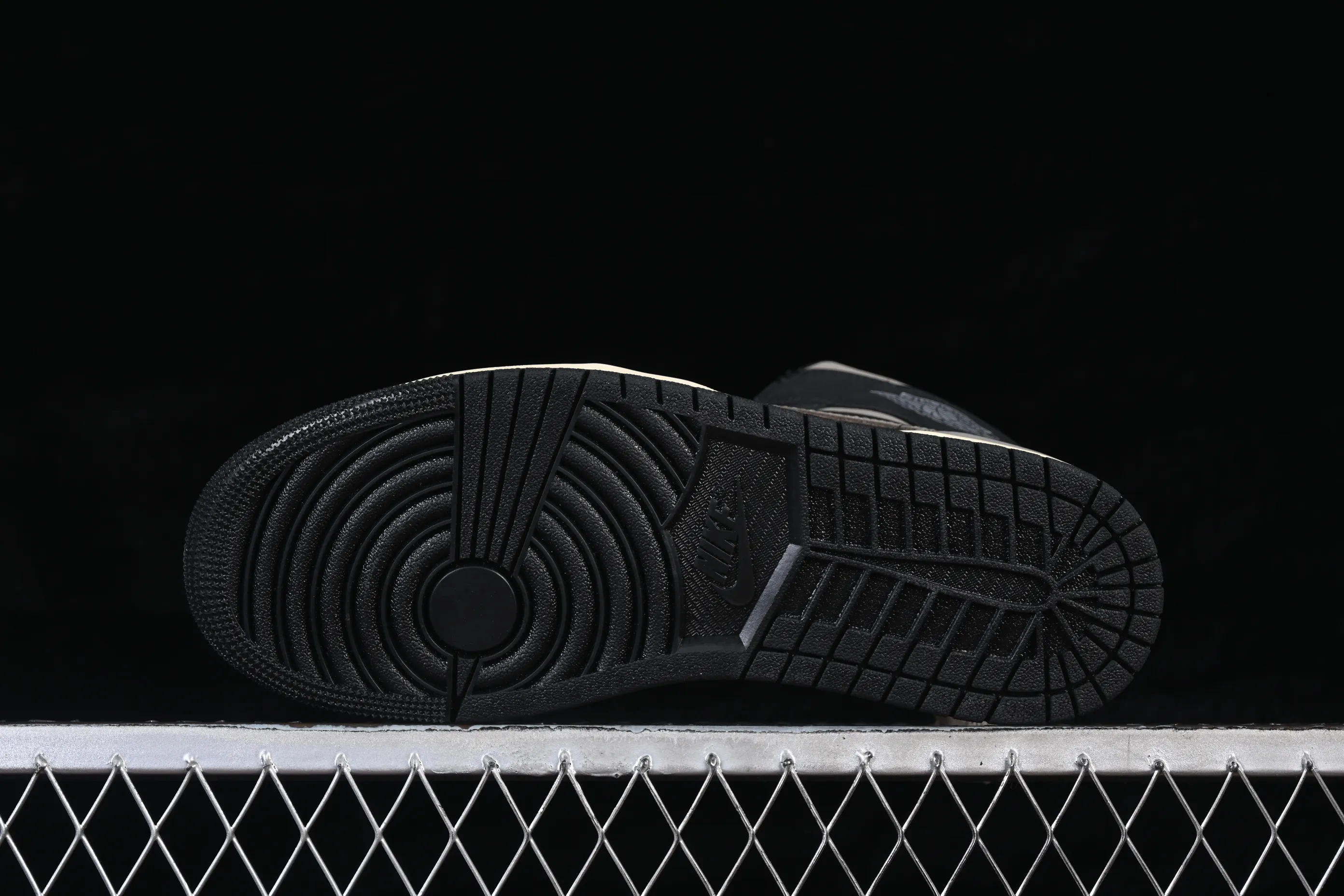 All categories Air Jordan Jordan series basketball shoes Air Jordan 1 Mid G version pure original Air Jordan 1 Mid AJ1 Joe 1 milk tea mocha mid-top cultural casual sneakers IB7110-002